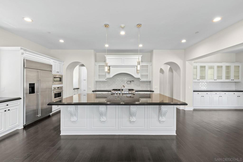 8306 The Landing Way Property Photo 12