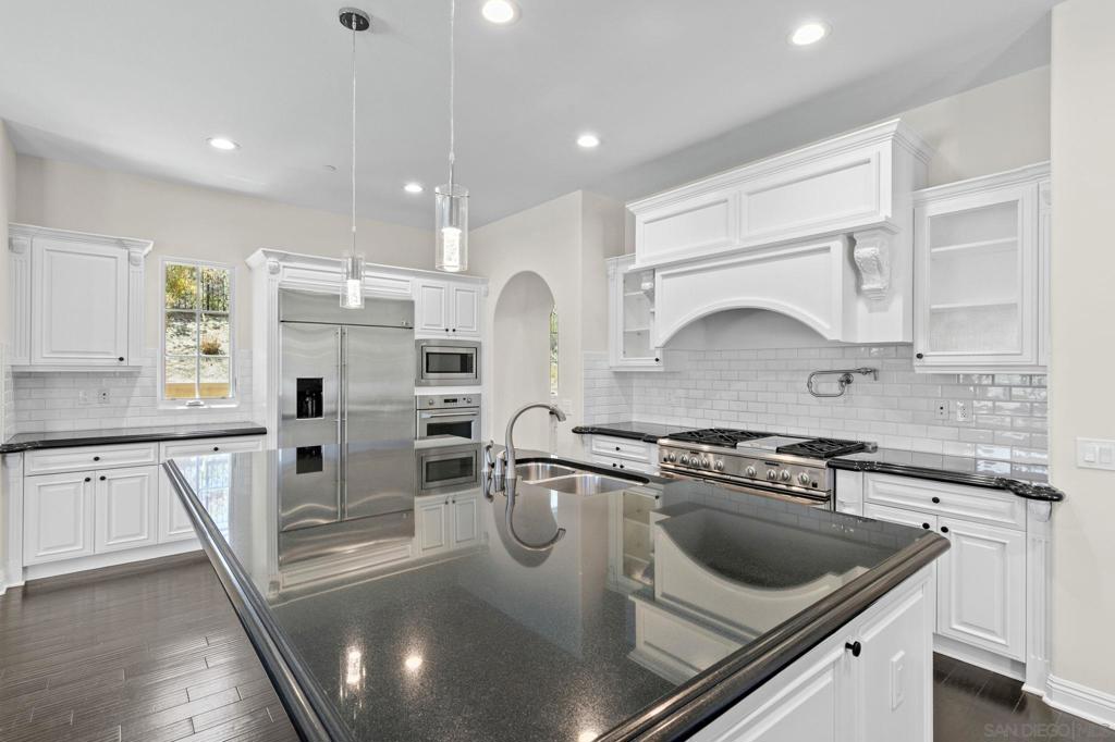 8306 The Landing Way Property Photo 13