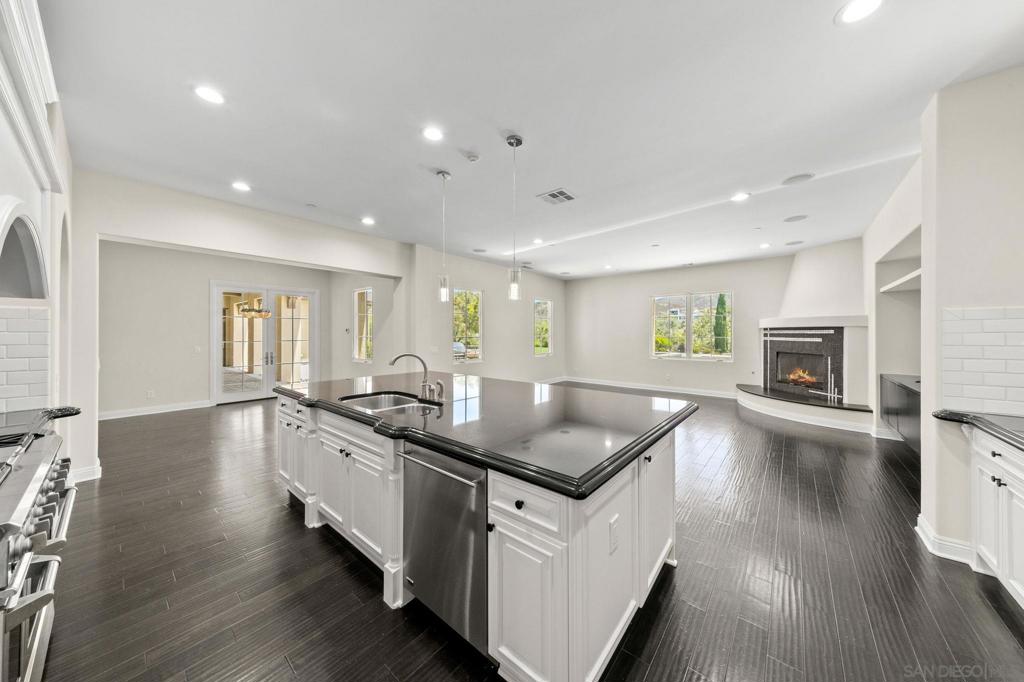 8306 The Landing Way Property Photo 14