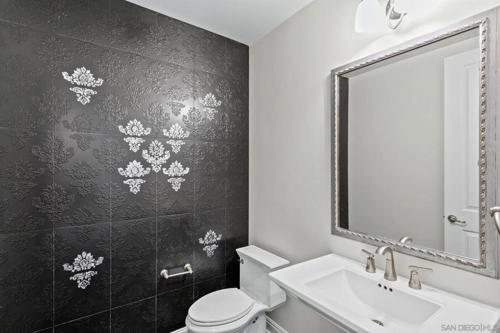 8306 The Landing Way Property Photo 23