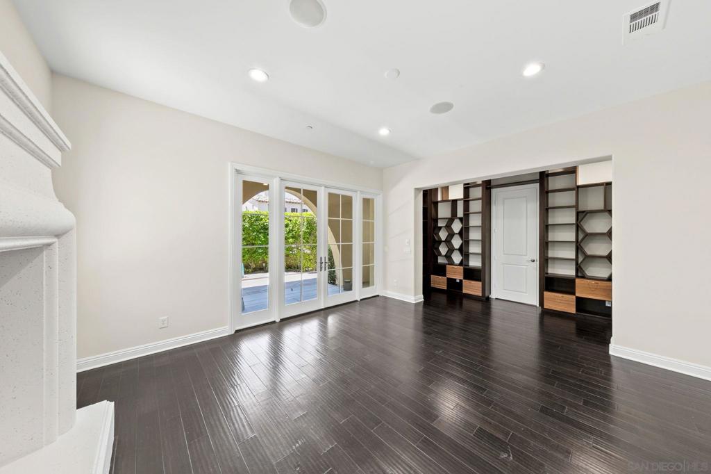 8306 The Landing Way Property Photo 25