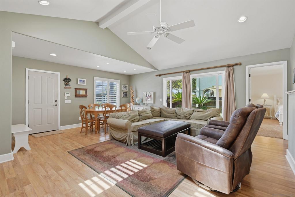 4652 Cass St Property Photo 6