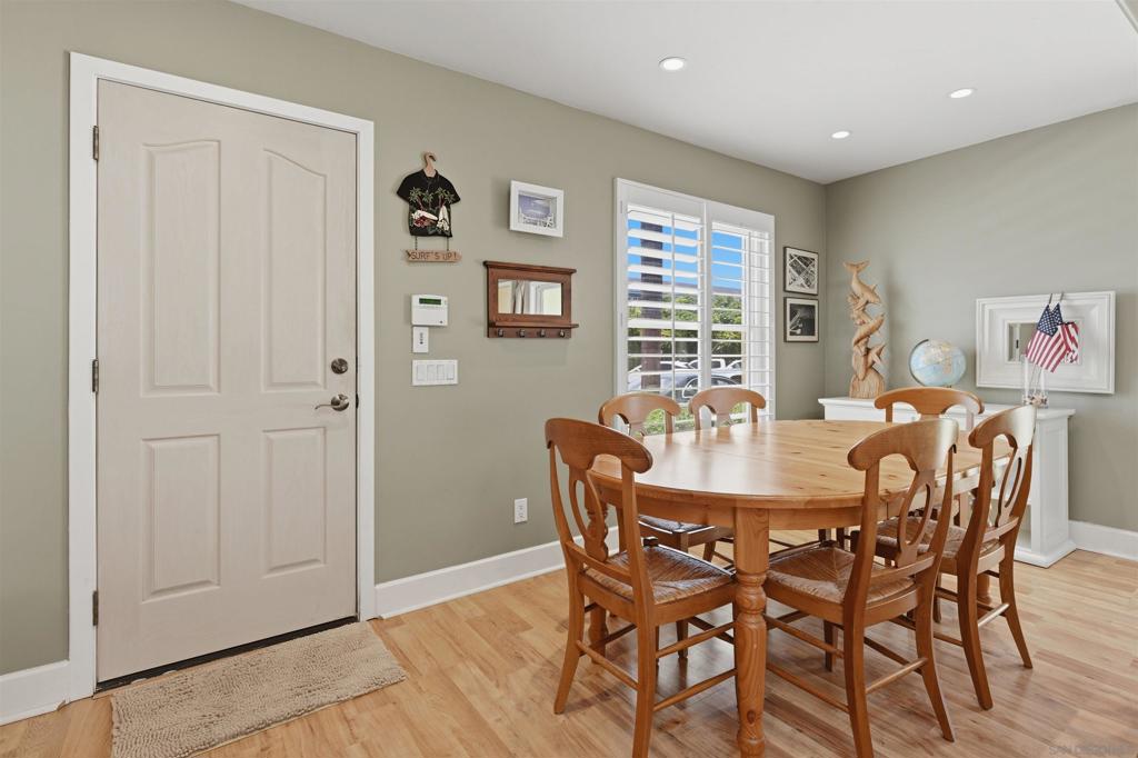 4652 Cass St Property Photo 10