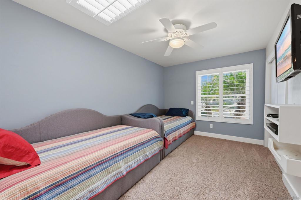 4652 Cass St Property Photo 16