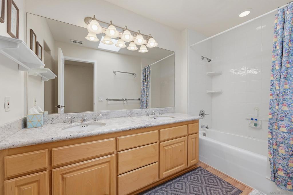 4652 Cass St Property Photo 19