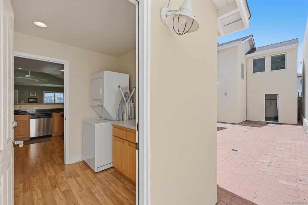 4652 Cass St Property Photo 28
