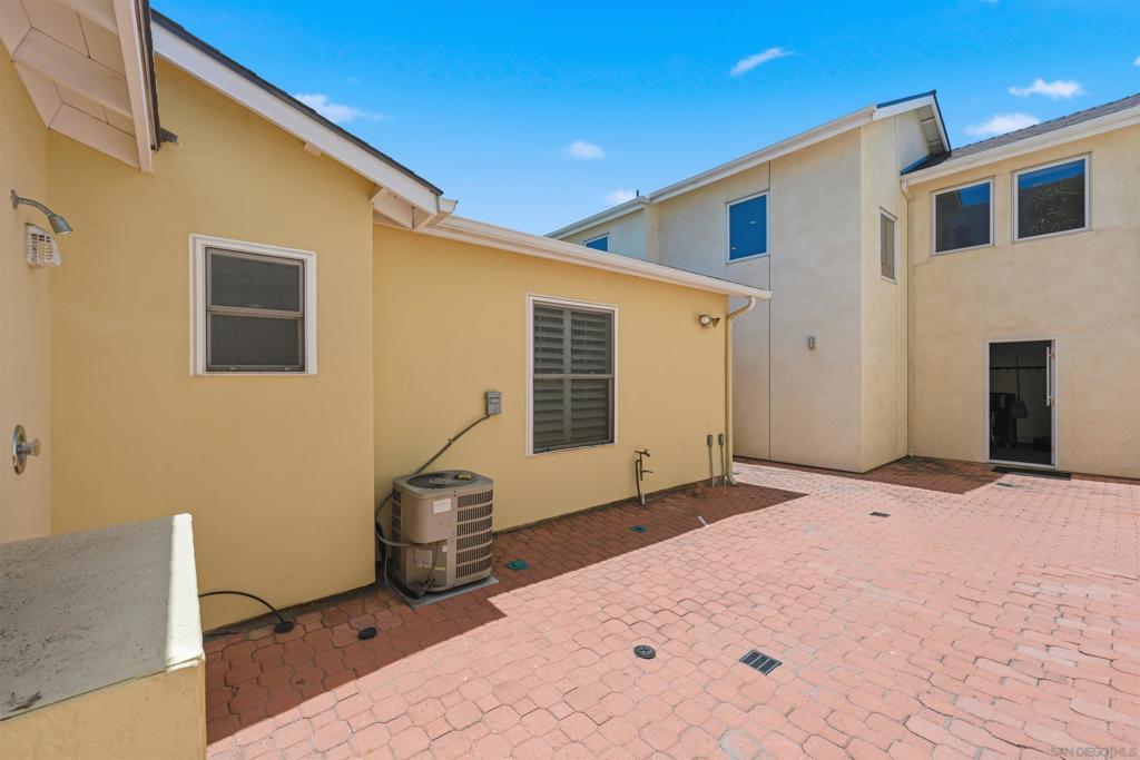 4652 Cass St Property Photo 29