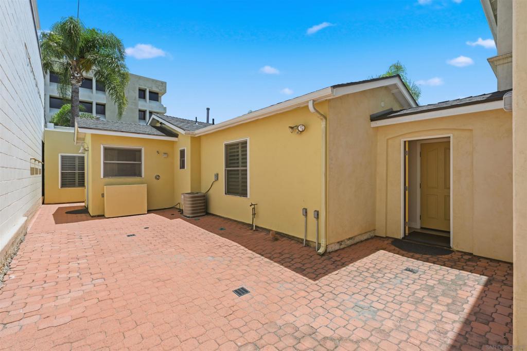 4652 Cass St Property Photo 30