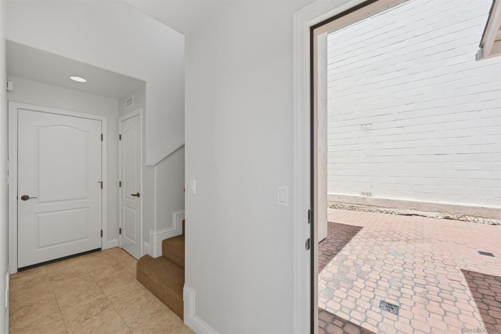 4652 Cass St Property Photo 31
