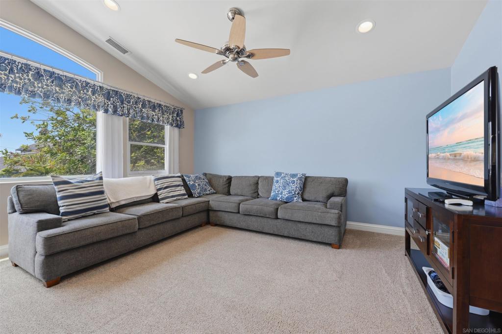 4652 Cass St Property Photo 35