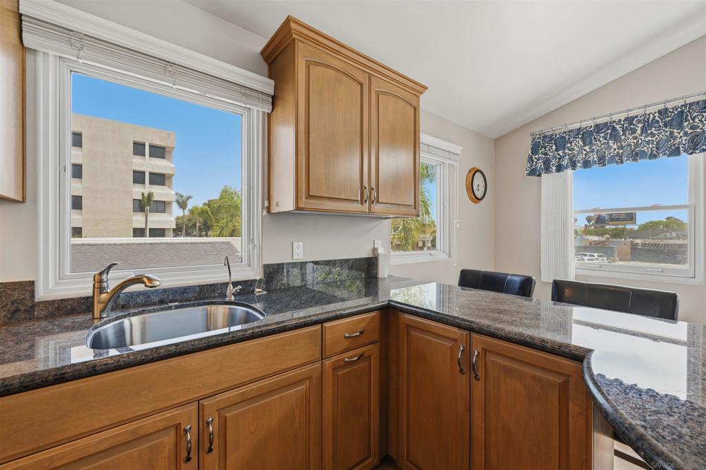 4652 Cass St Property Photo 43