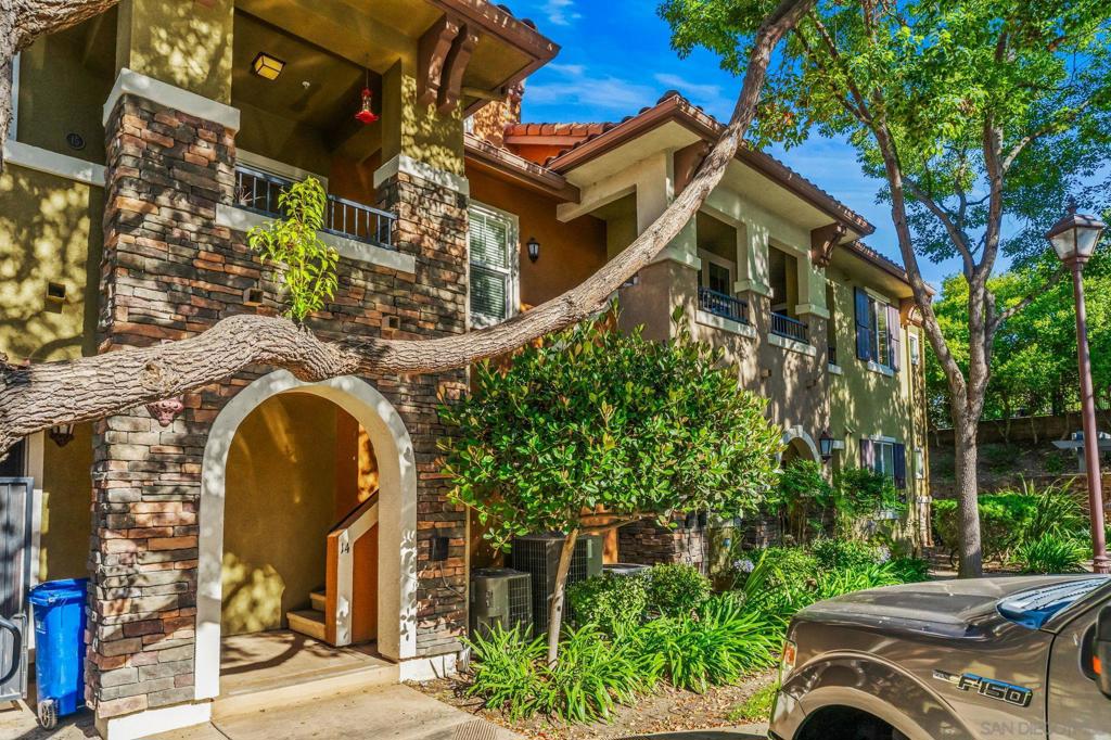 14 Via Montisi Property Photo 3