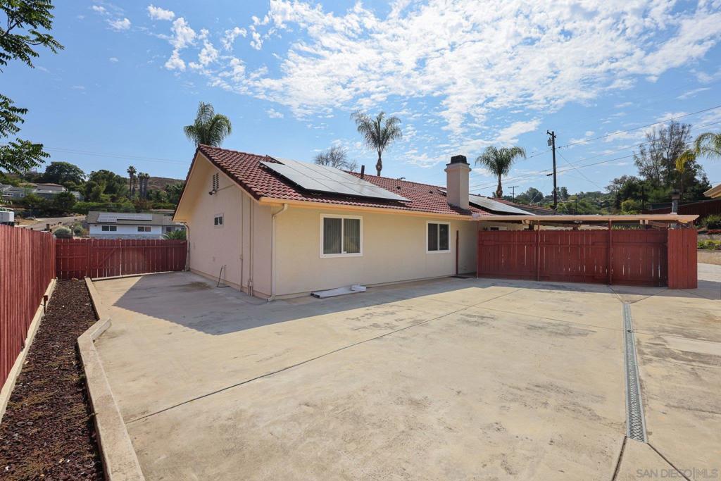 12175 Gay Rio Dr Property Photo 8