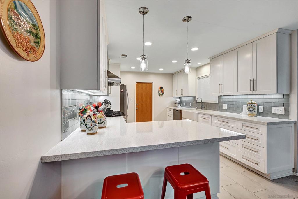 8055 Cinnabar Dr Property Photo 3