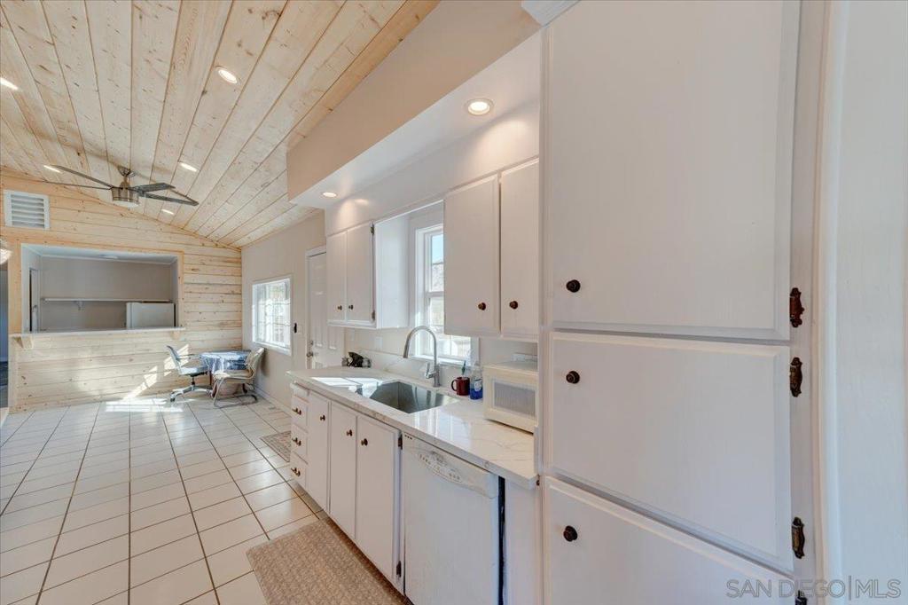 7438 Kickin Horse Property Photo 6