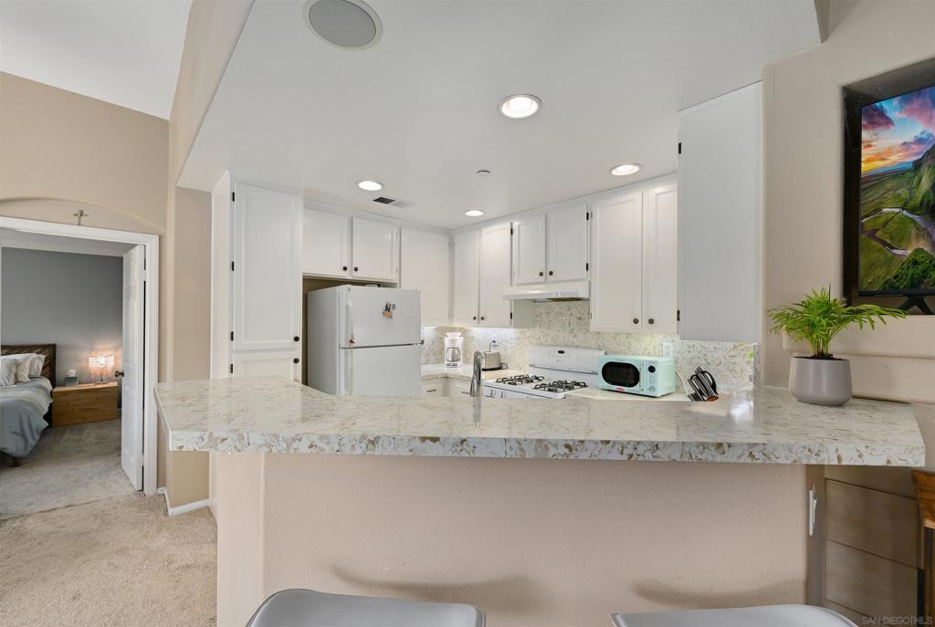 254 Aurora Property Photo 4