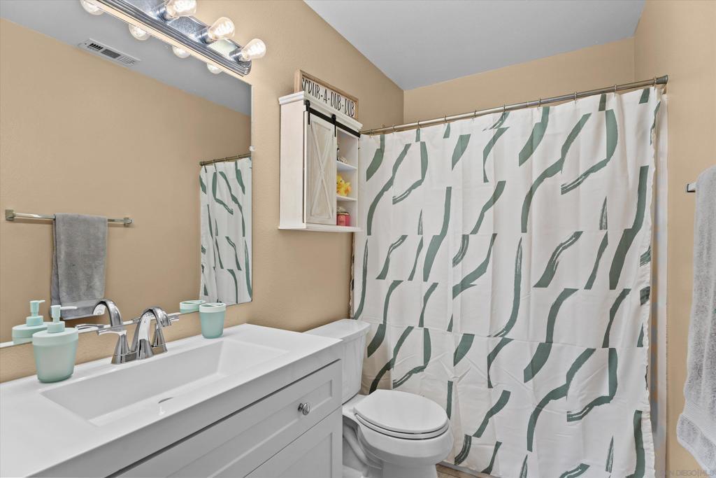 41985 Davenport C Property Photo 16
