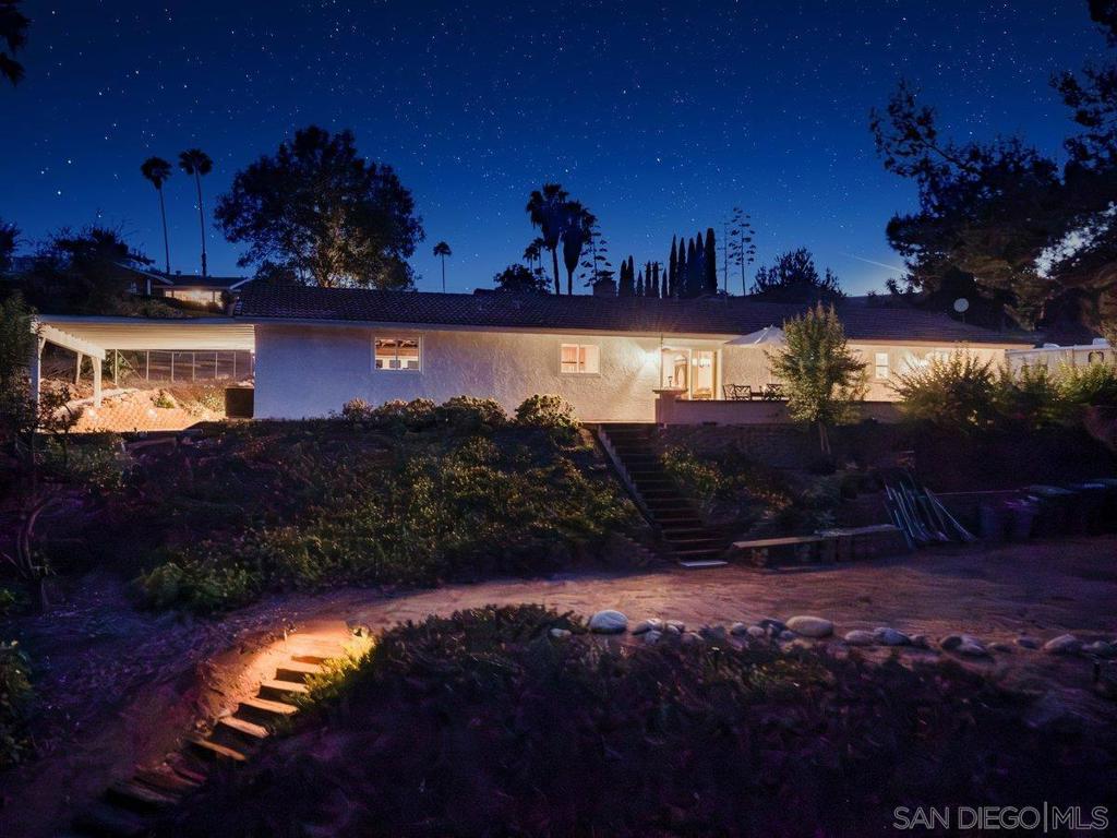 2650 Sunset Hills Property Photo 3