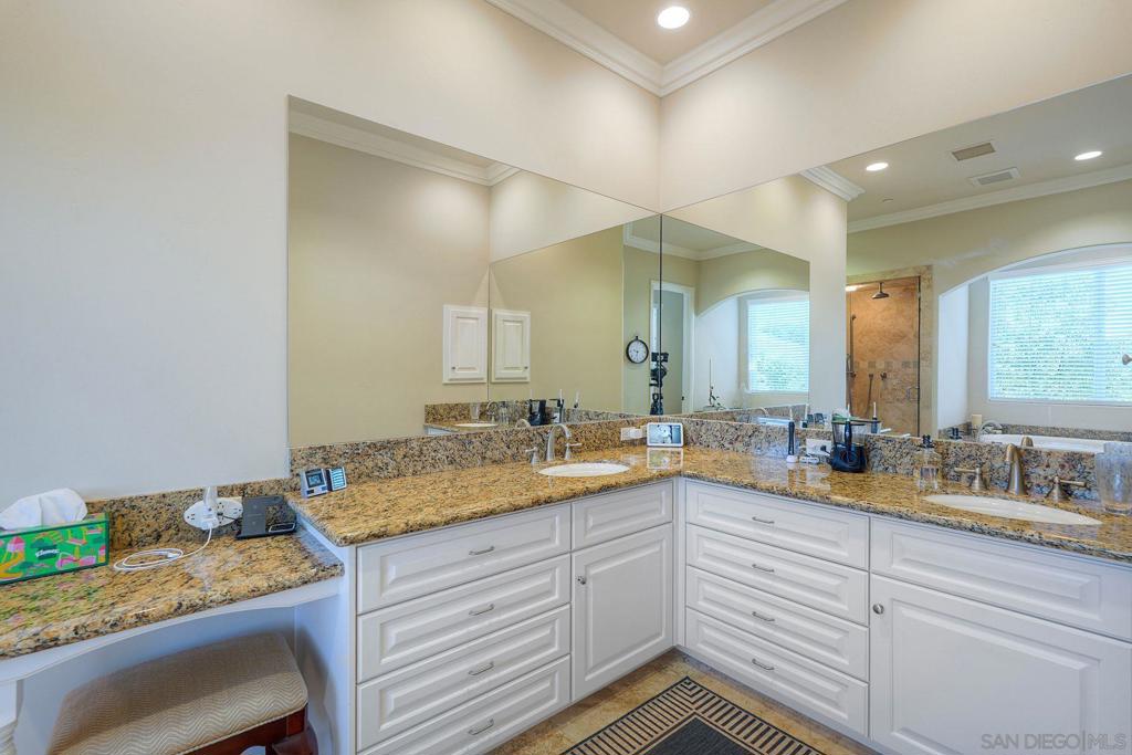 30388 Castlecrest Property Photo 27