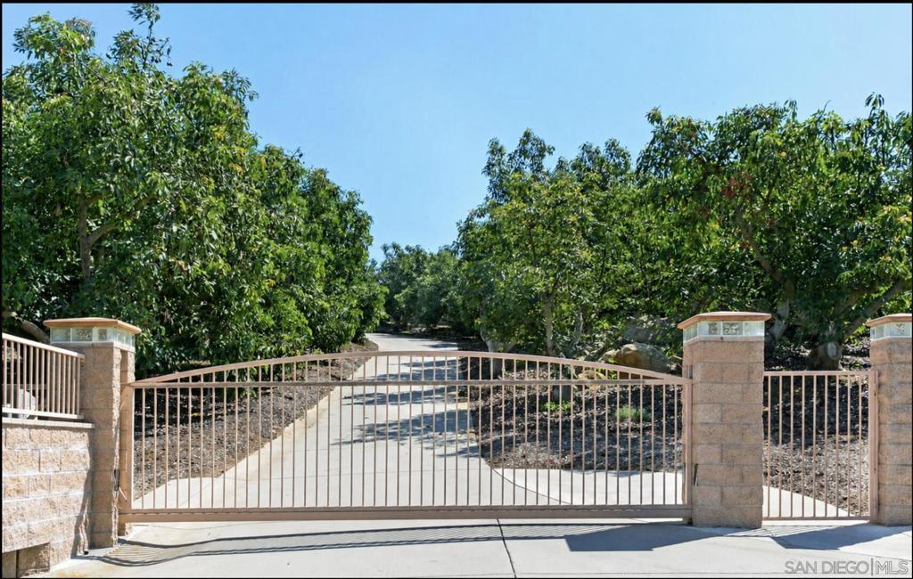 1629 Wild Acres Property Photo 3
