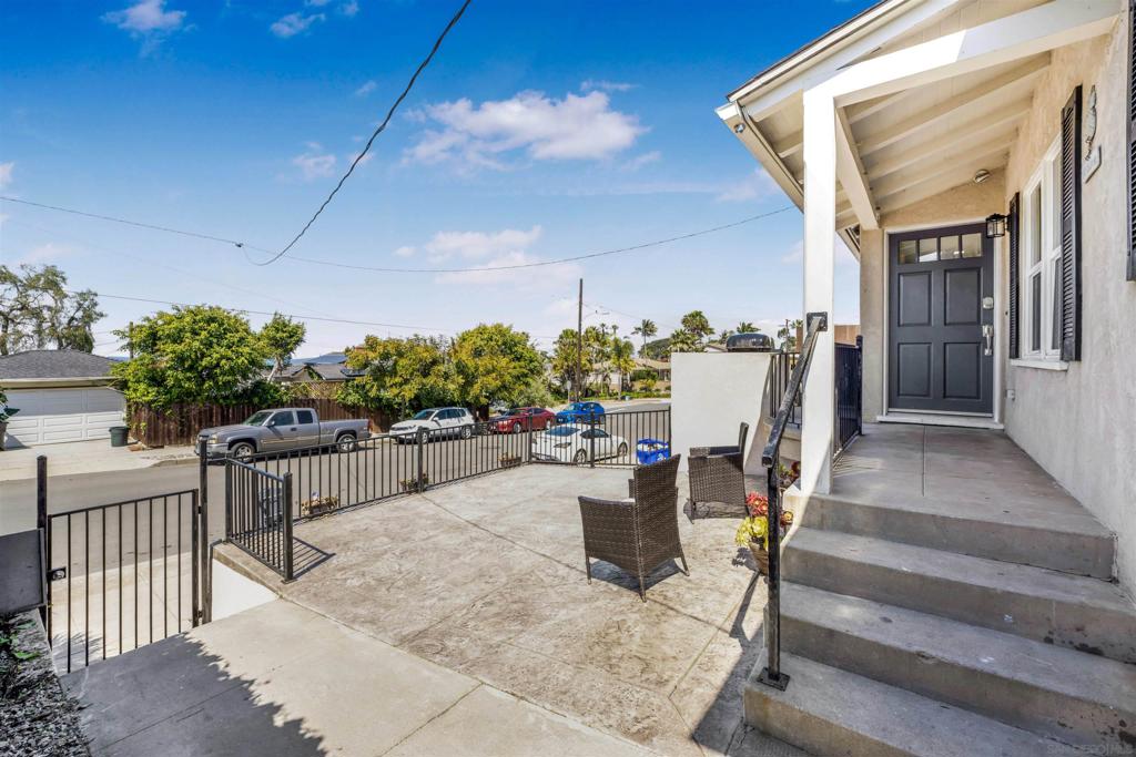 1735 Froude St Property Photo 1