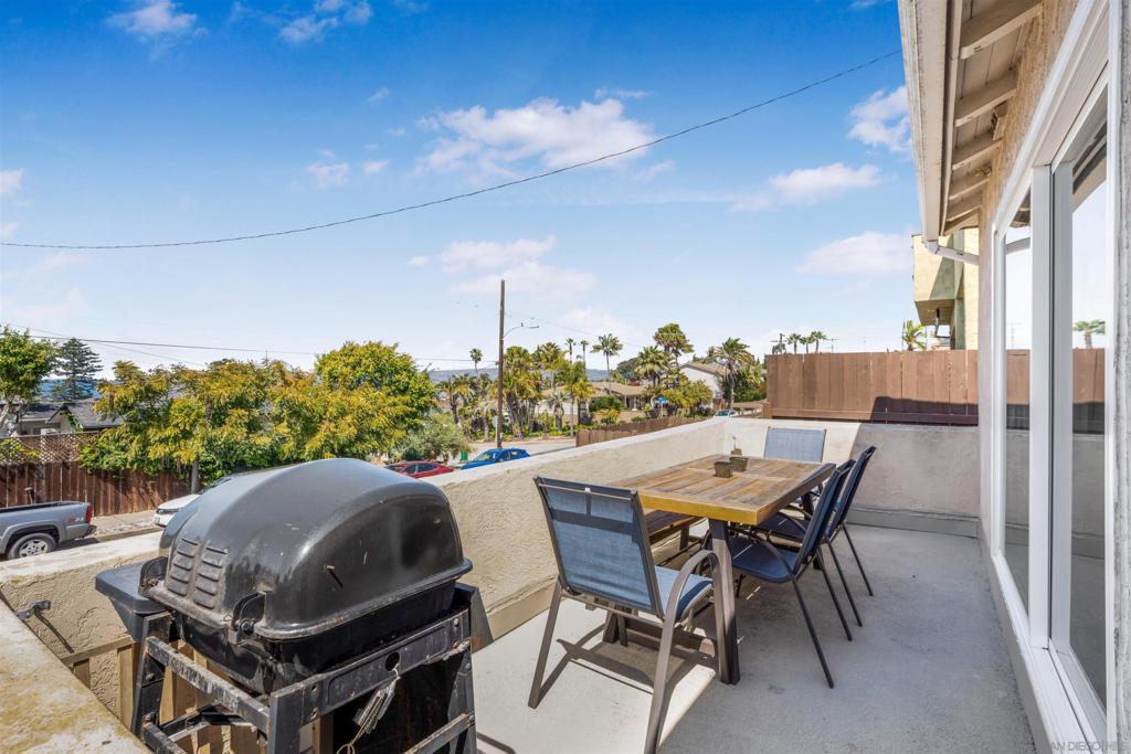 1735 Froude St Property Photo 3