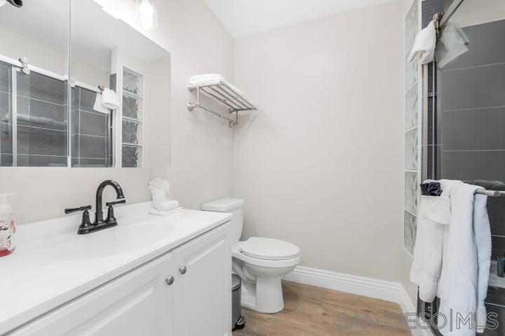1735 Froude St Property Photo 22