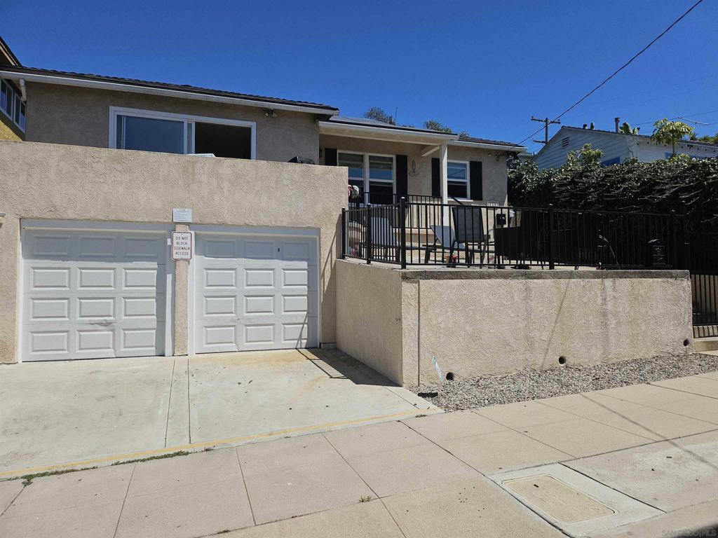 1735 Froude St Property Photo 27