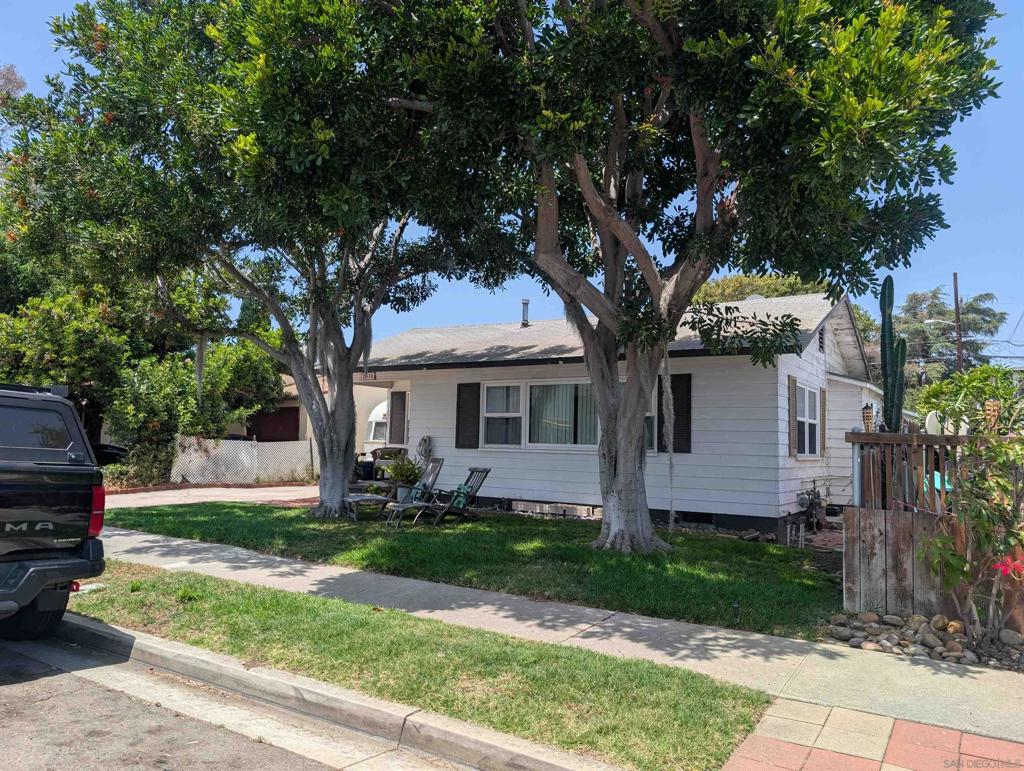 2630 32 Hornblend St Property Photo 6