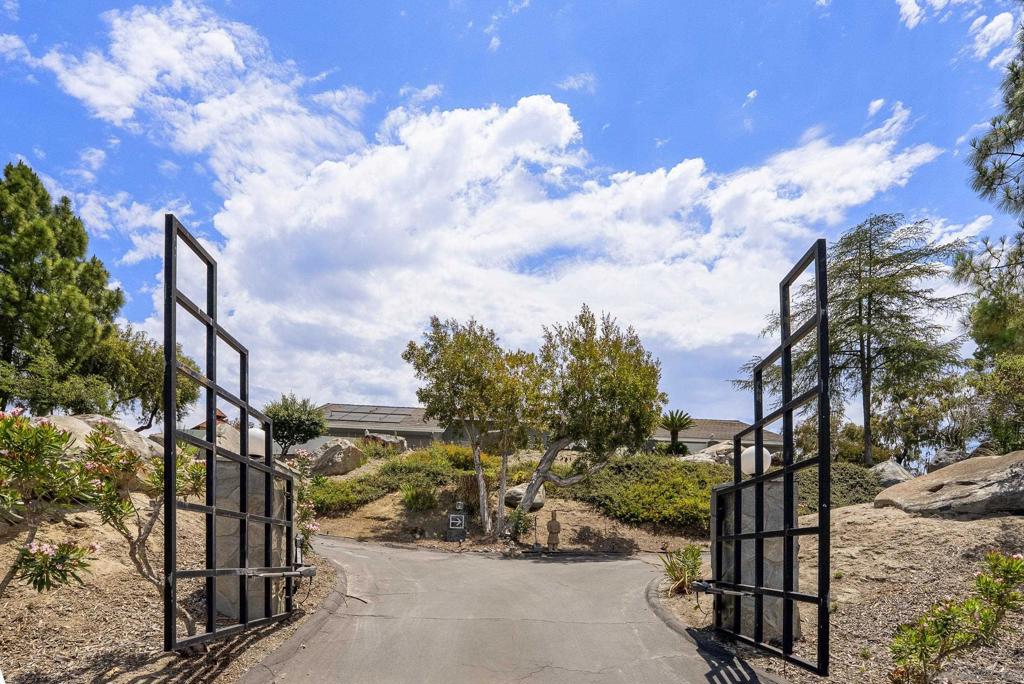 28455 Meadow Mesa Property Photo 2