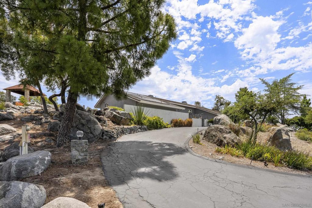 28455 Meadow Mesa Property Photo 3
