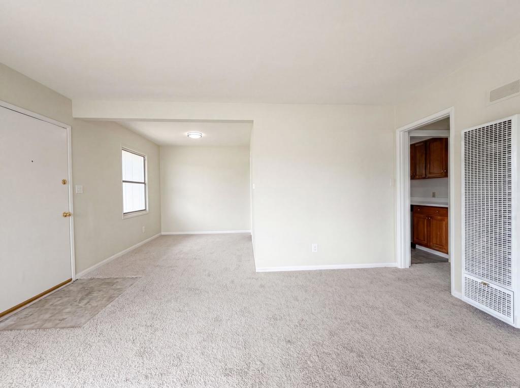 625 Woodlawn Property Photo 7
