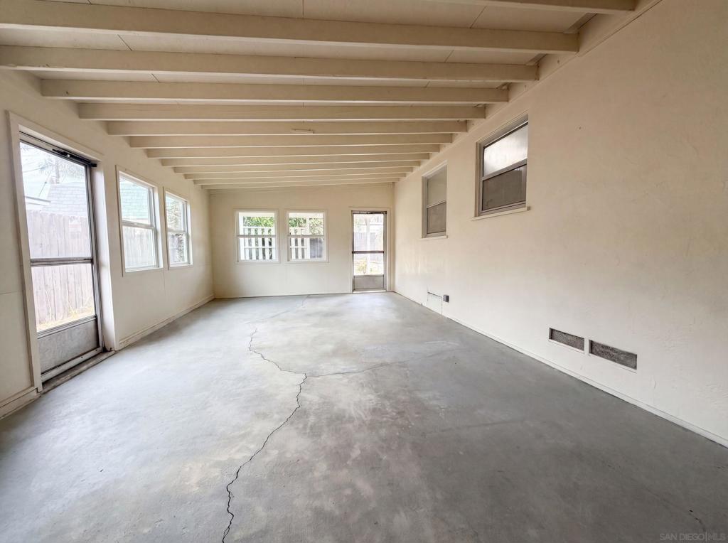 625 Woodlawn Property Photo 8