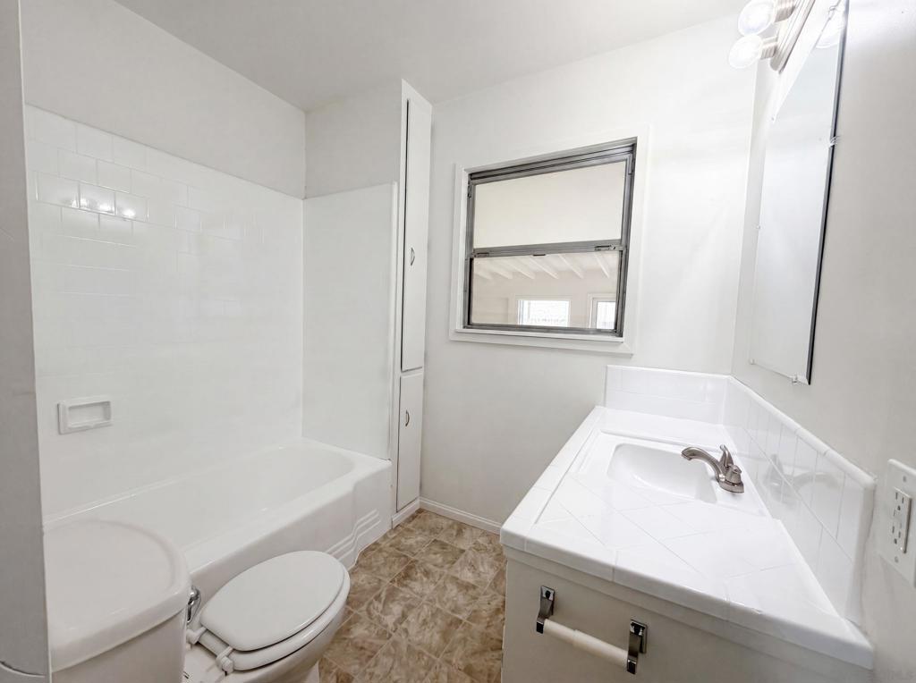 625 Woodlawn Property Photo 9