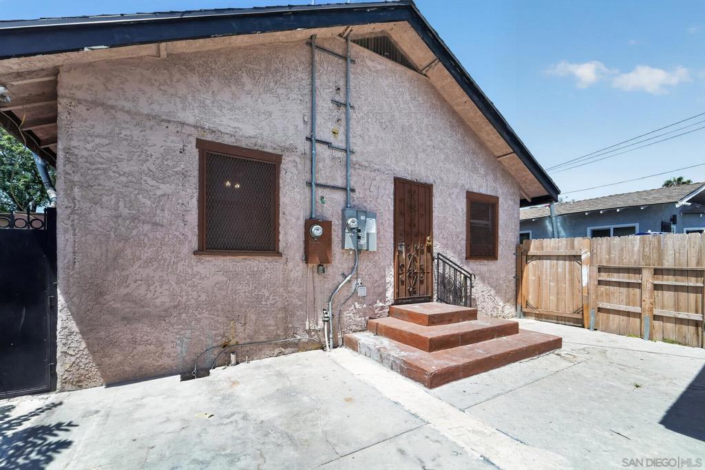 1442 W 69th Property Photo 8