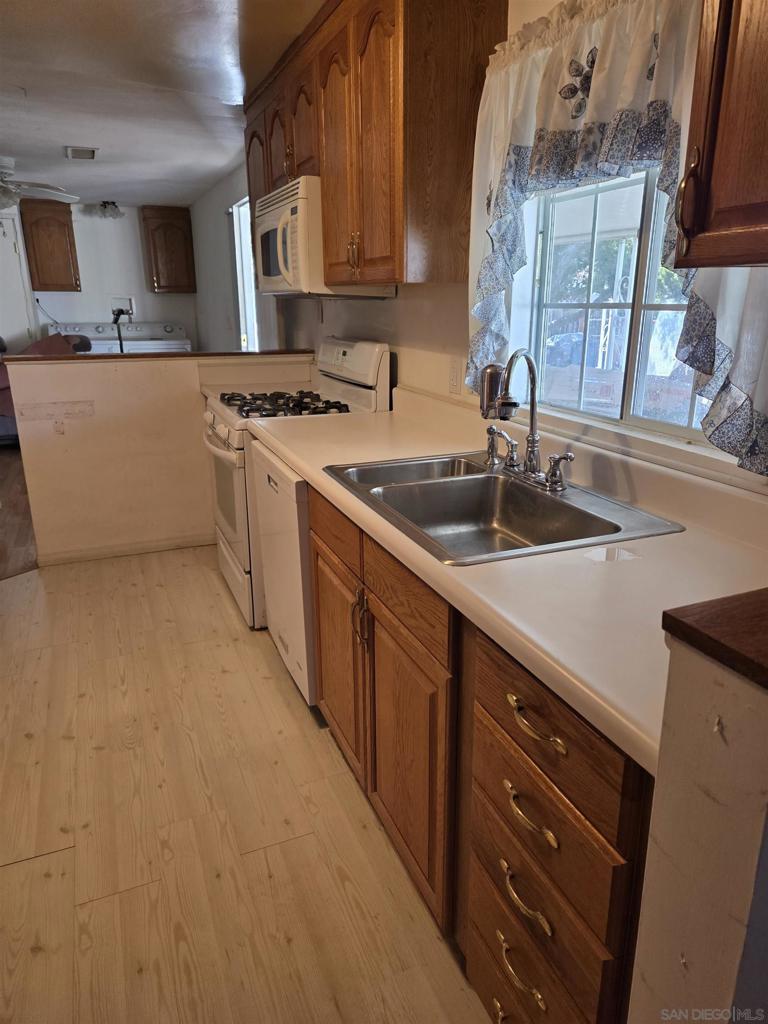 2550 E Valley Parkway 122 Property Photo 2