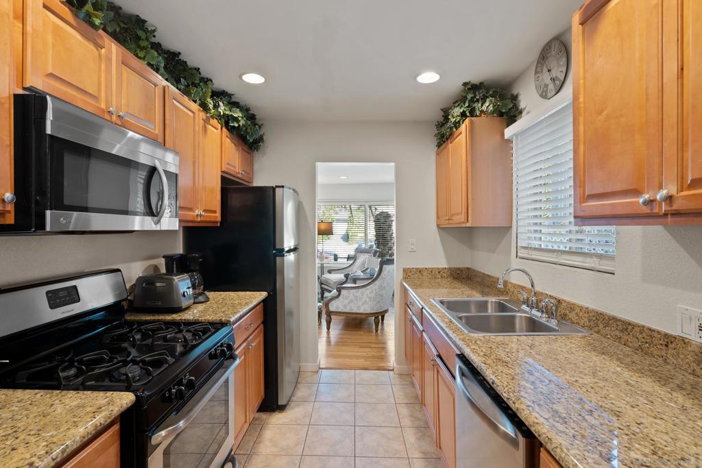 645 Loring Property Photo 6