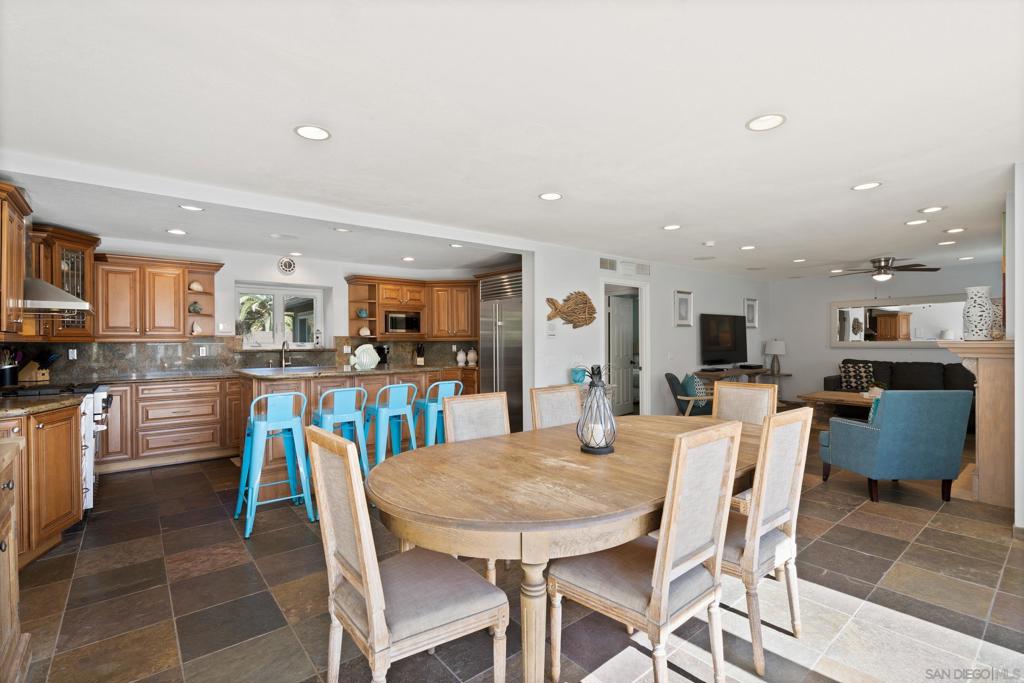 647 Loring St Property Photo 11