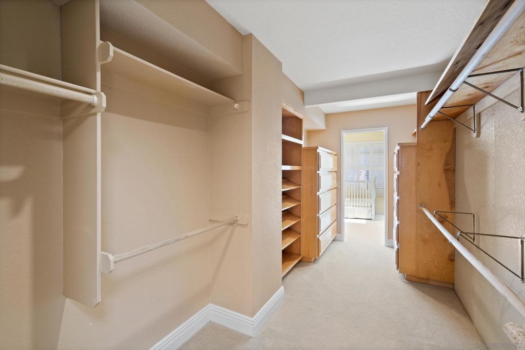 647 Loring St Property Photo 21