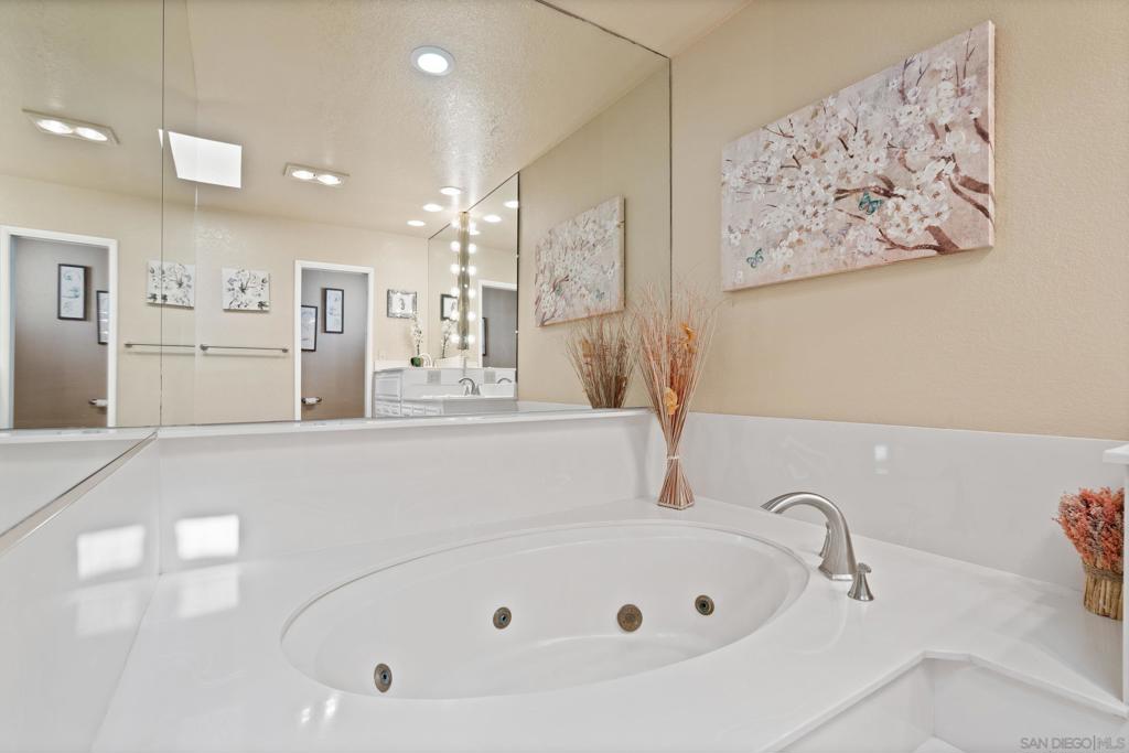 647 Loring St Property Photo 23