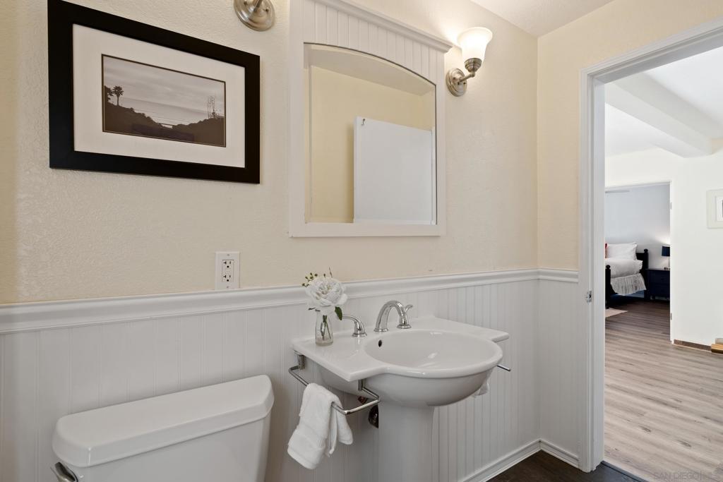 647 Loring St Property Photo 26