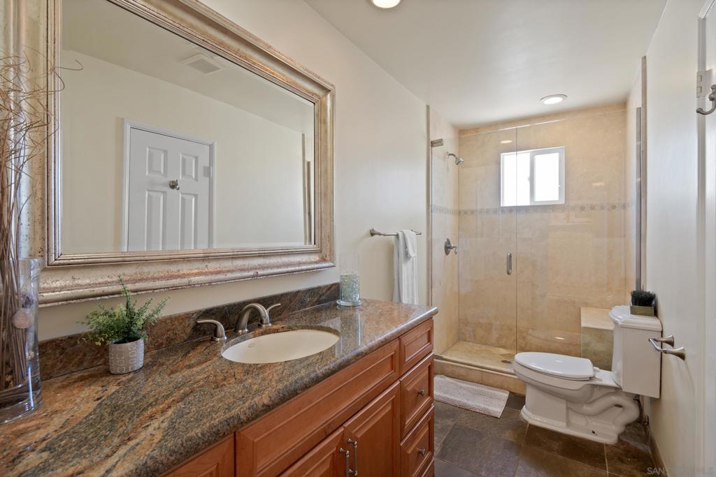 647 Loring St Property Photo 30