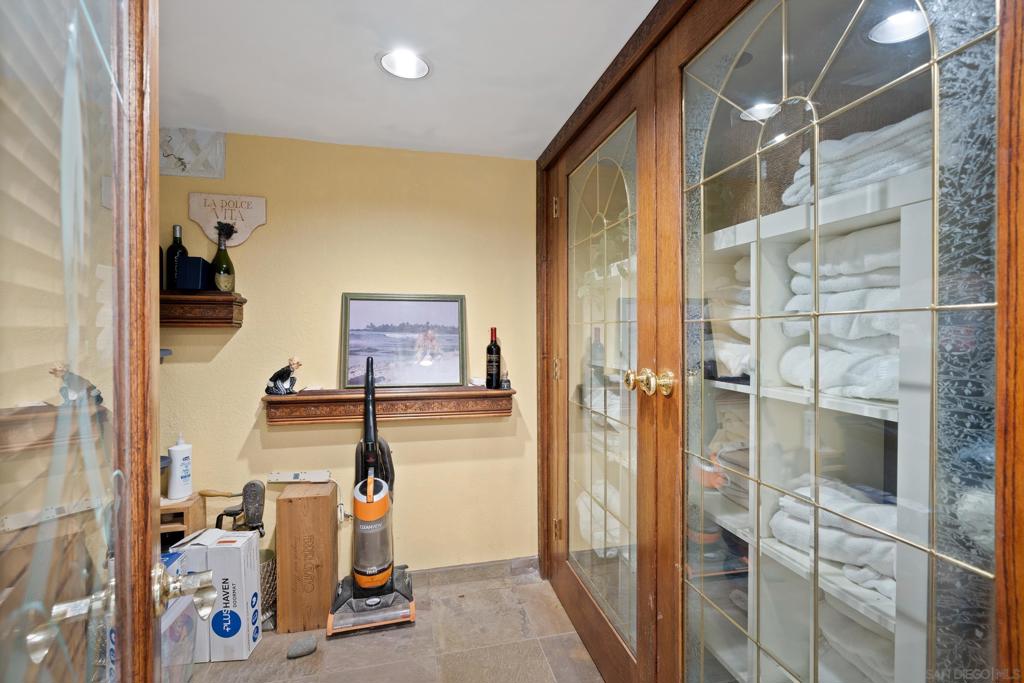 647 Loring St Property Photo 32