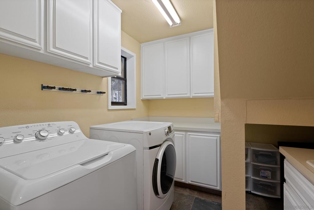 647 Loring St Property Photo 35