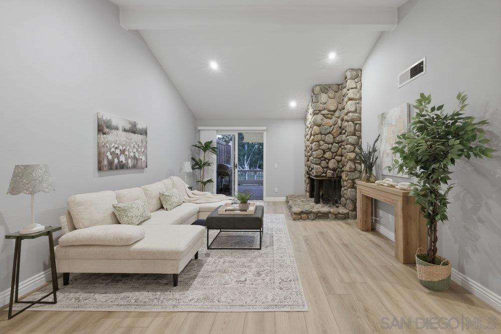 8635 Circle R Valley Ln Property Photo 1
