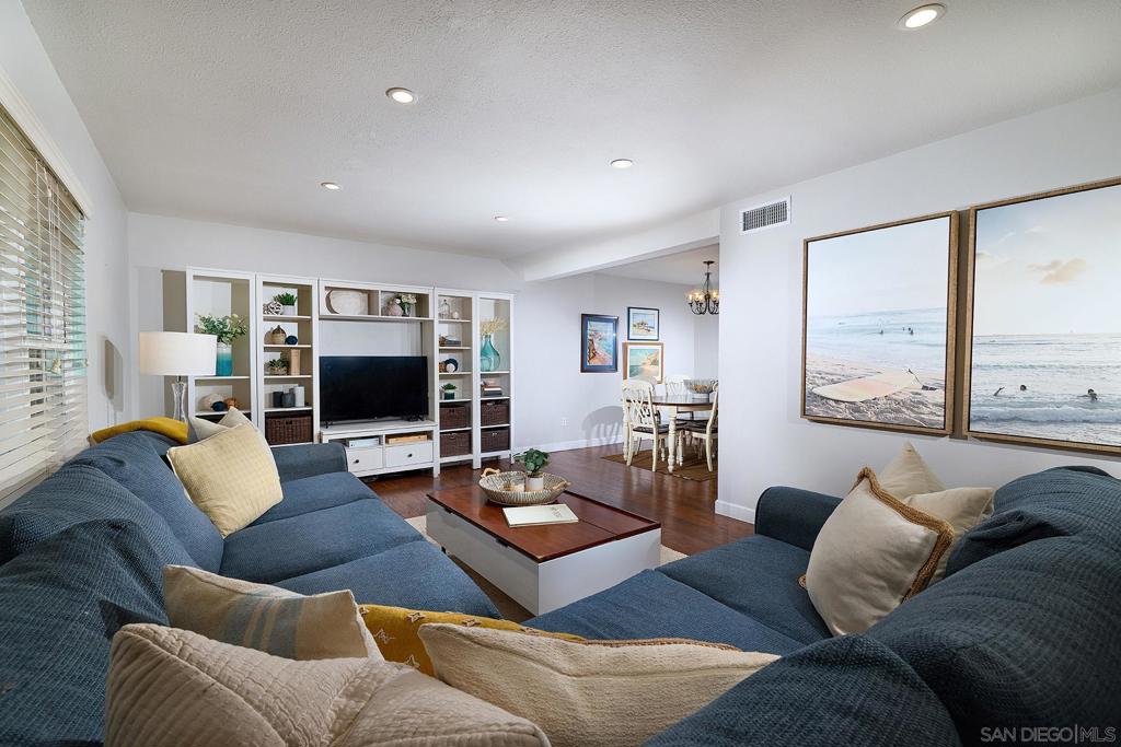 15019 Amso Street Property Photo 4