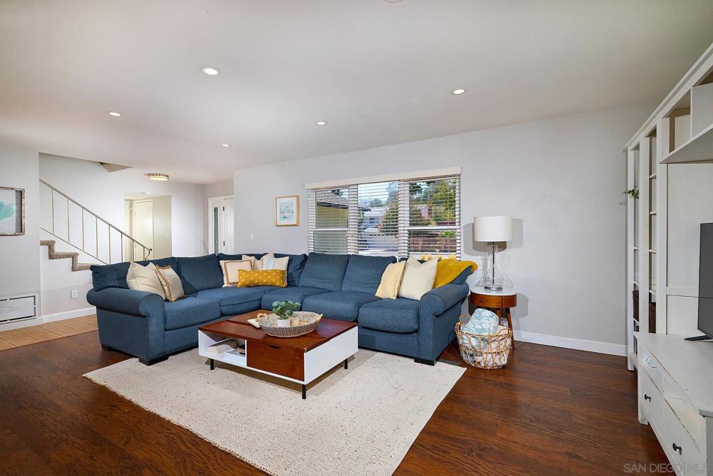 15019 Amso Street Property Photo 5
