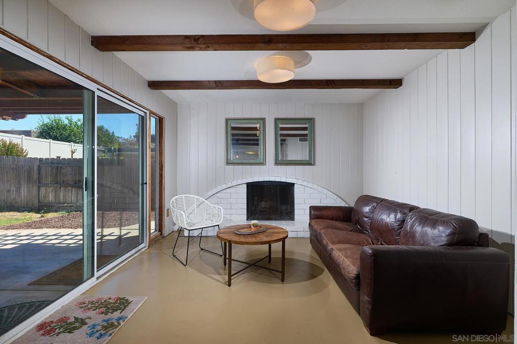 15019 Amso Street Property Photo 7
