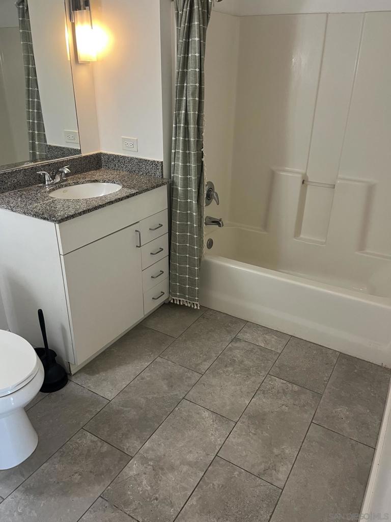 425 W Beech 1556 Property Photo 21