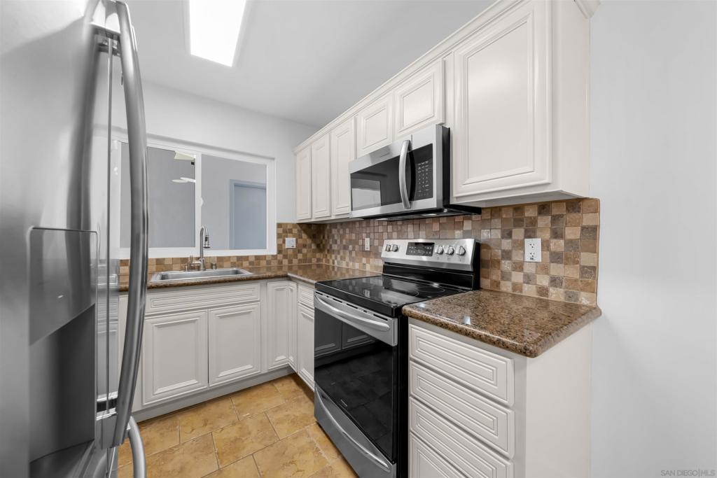 1030 Robinson Ave 202 Property Photo 3